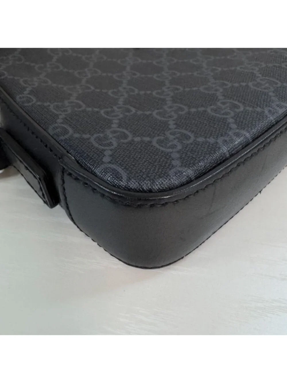 Gucci GG Supreme Pouch Clutch Black